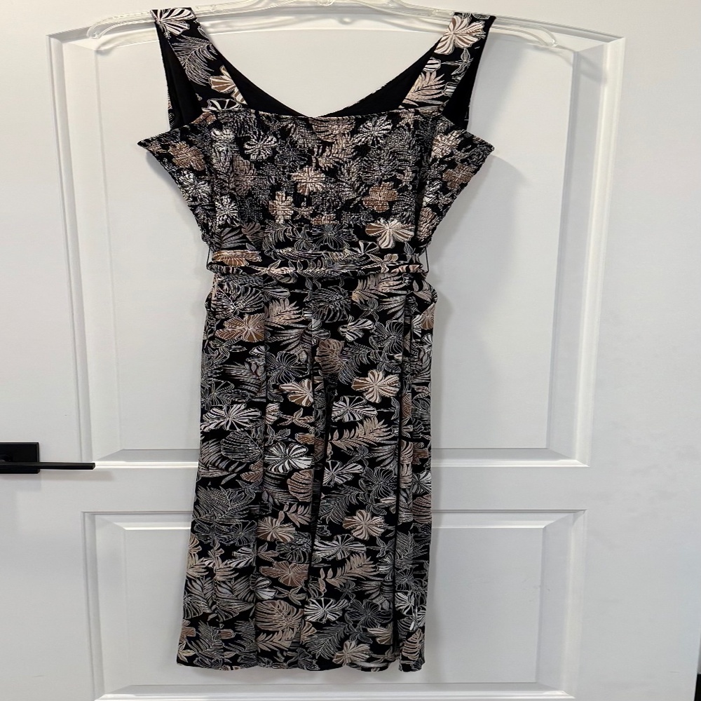 J. Jill Wearever Wide Leg Jumpsuit Black Floral V-Neck Tie Belt Size M NWT - Picture 4 of 6